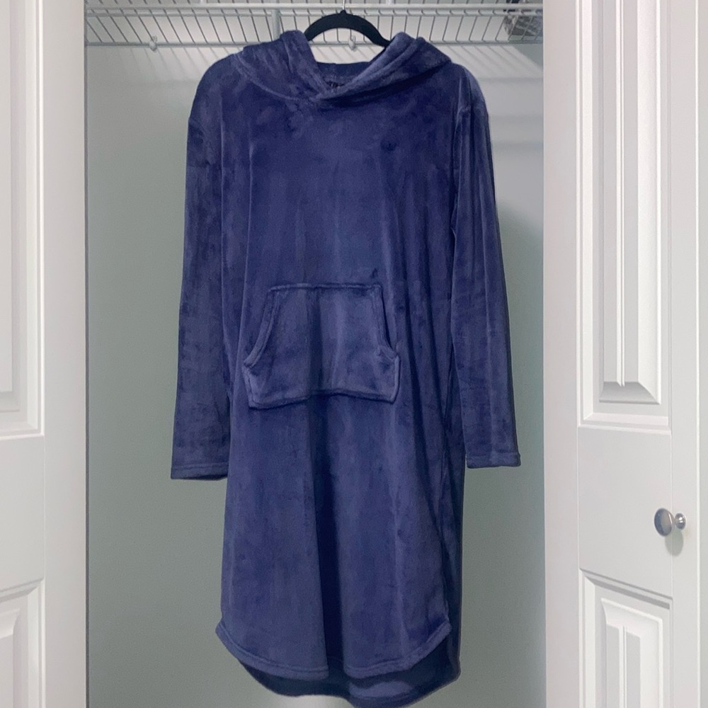 32 Degrees Hooded Lounger
